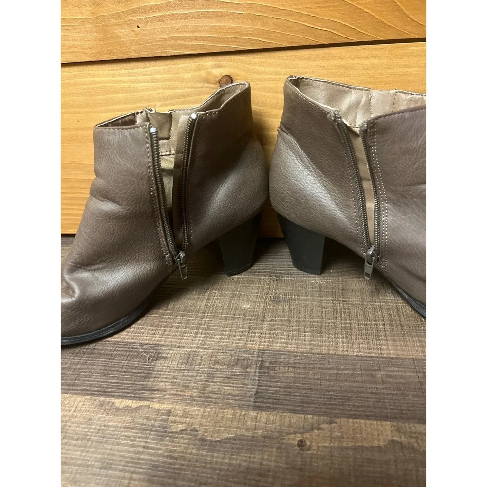 Love University Womens Taupe Faux Leather Ankle Boots Side Zip Buckle Block Heel